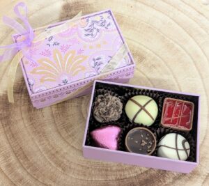 Sara Miller Filigree tin filled with 6 chocolates